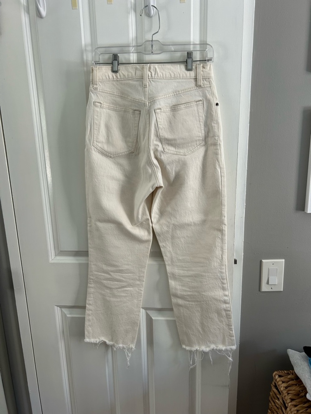 Abercrombie & Fitch Off-White Relaxed Jeans - Picture 4 of 4